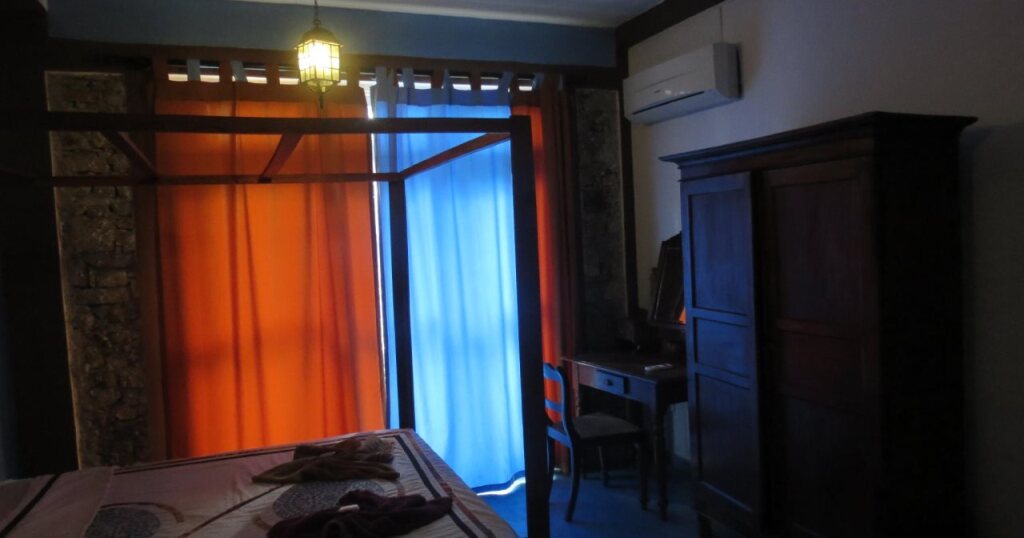Канди: The Change Hotel