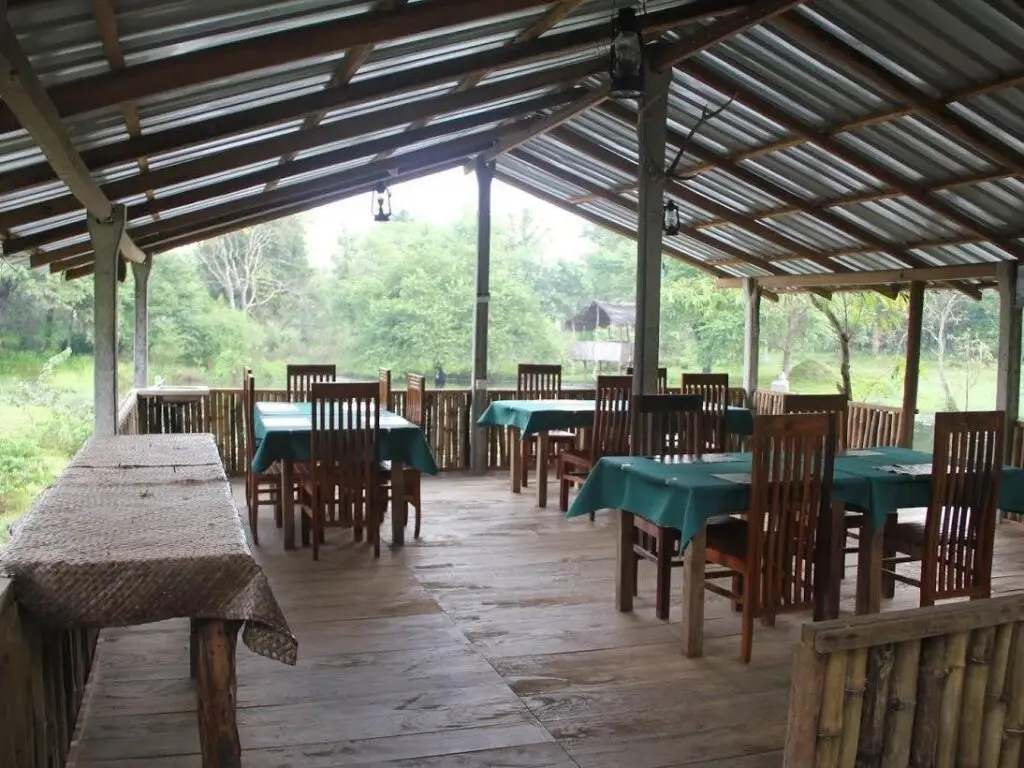 Хингуракгода: Clay Hut Village