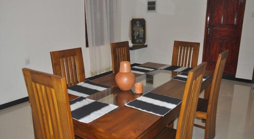 Хиккадува: White Horse Guesthouse