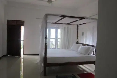 Унакурува: Star Beach Hotel