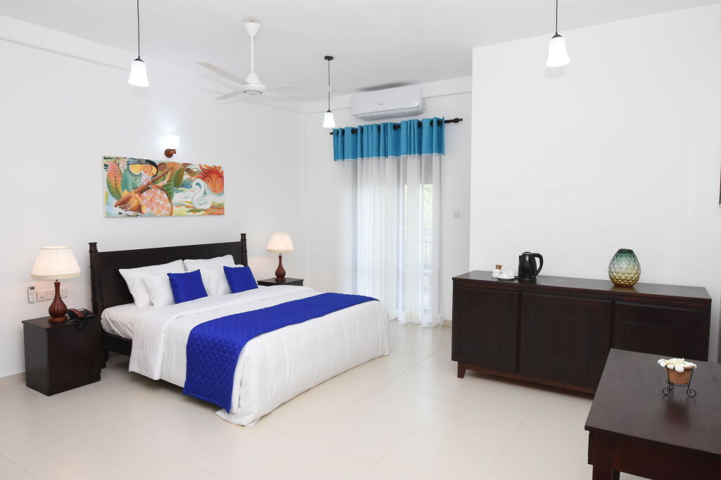 Ваддува: Blue Spring Hotel