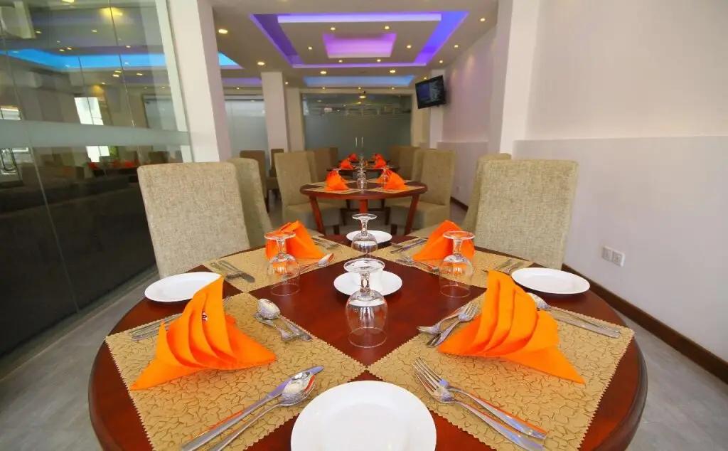 Унаватуна: Saffron Hotel