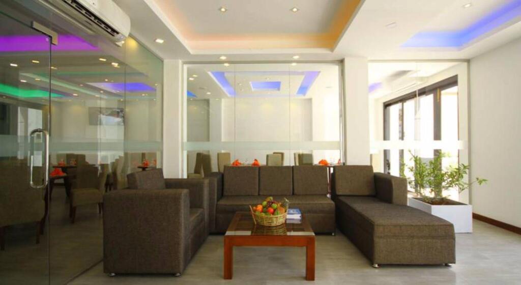 Saffron Hotel — фото 1