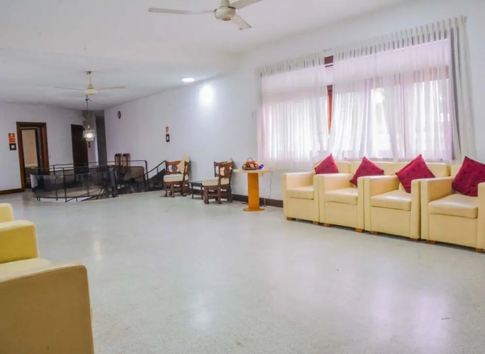 Гора Lavinia: Yoho Hotel Road