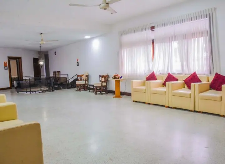 Гора Lavinia: Yoho Hotel Road