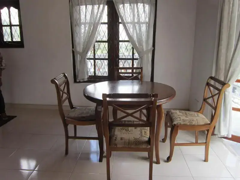Канди: Three Three Five Guest House