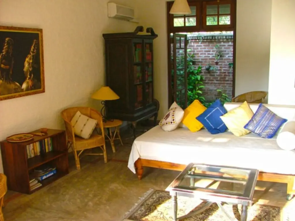 Шри-Джаяварденепура-Котте: Dove Cottage