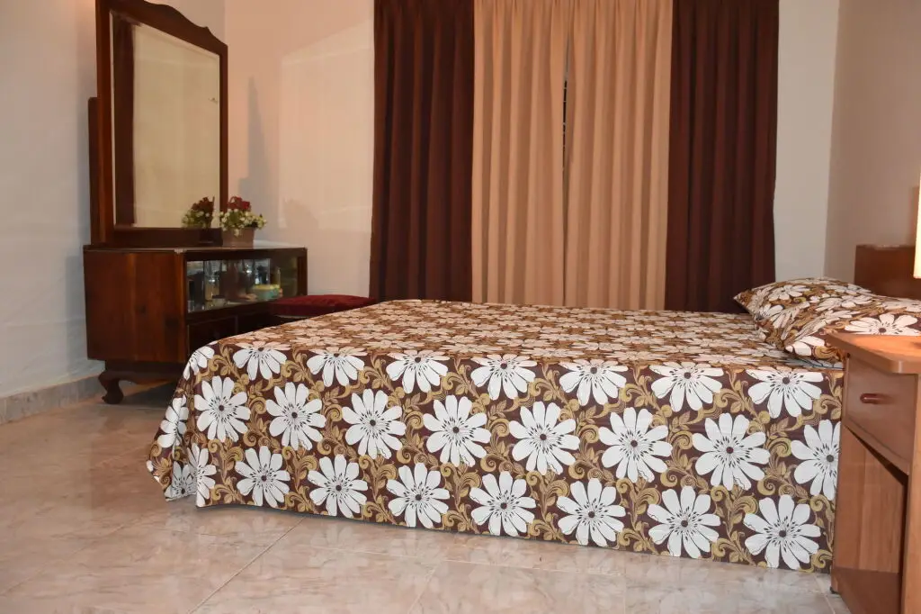 Канди: Gunda's Holiday Home