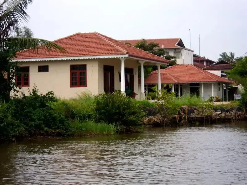Вайккал: Canal Garden