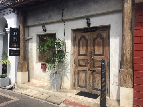 Галле: Casa De Kalu @ Church St