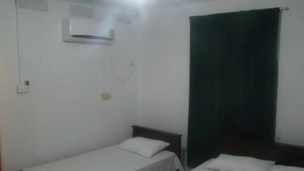 Тринкомали: Asix Hotel