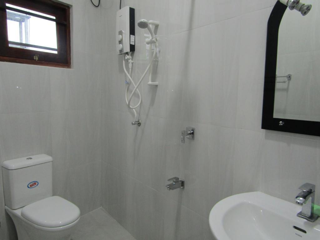 Хиккадува: New sea lion guest house