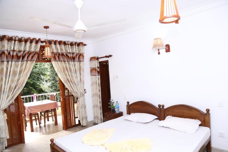 Канди: Good Luck Rest House