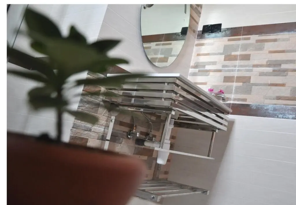 Хингуракгода: Hotel Mahanuge