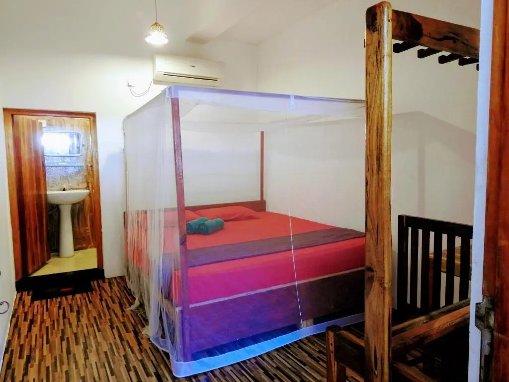 Аругам-Бэй: Cresent Bay Beach Hotel