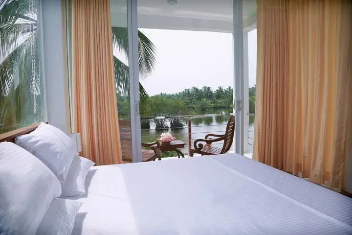 Ваттала: Cormorant Lake Side