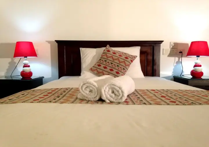 Канди: Moon Hills Hotel