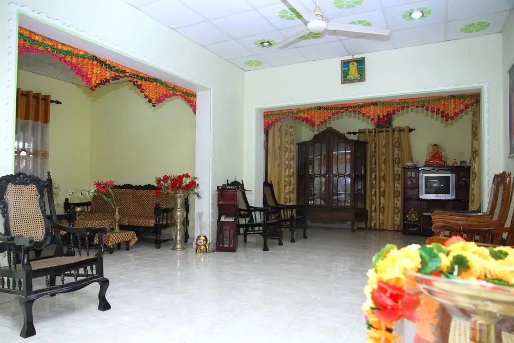 Диквелла: Tharurashmi Holiday Resort