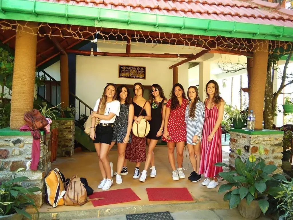 Элла: Marvellous Inn