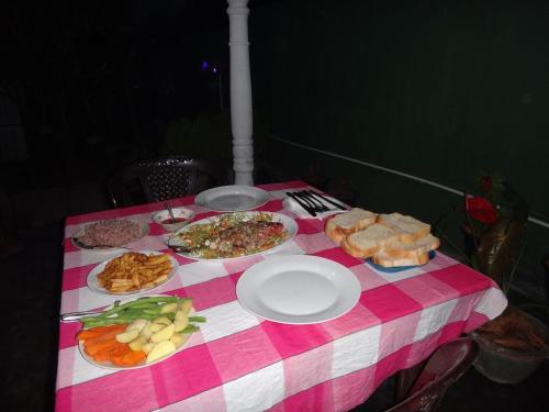 Хиккадува: Dinesh Restaurant & Guest House