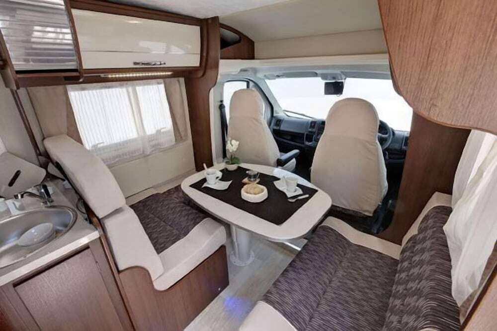 Коломбо: Go Outdoors Motor Home - Caravan Park