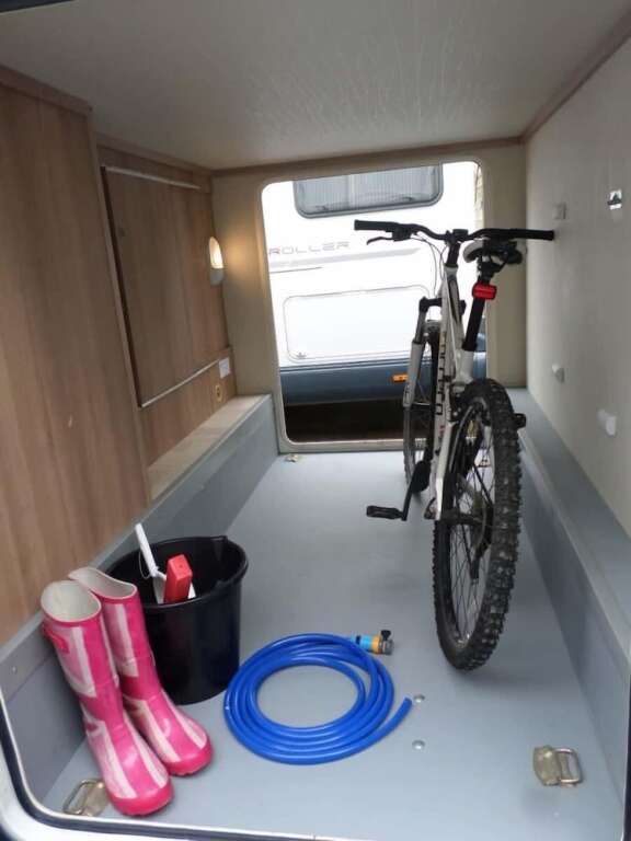 Коломбо: Go Outdoors Motor Home - Caravan Park