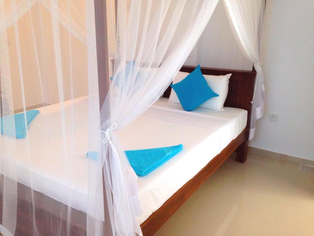 Хиккадува: Eden Blue Hotel