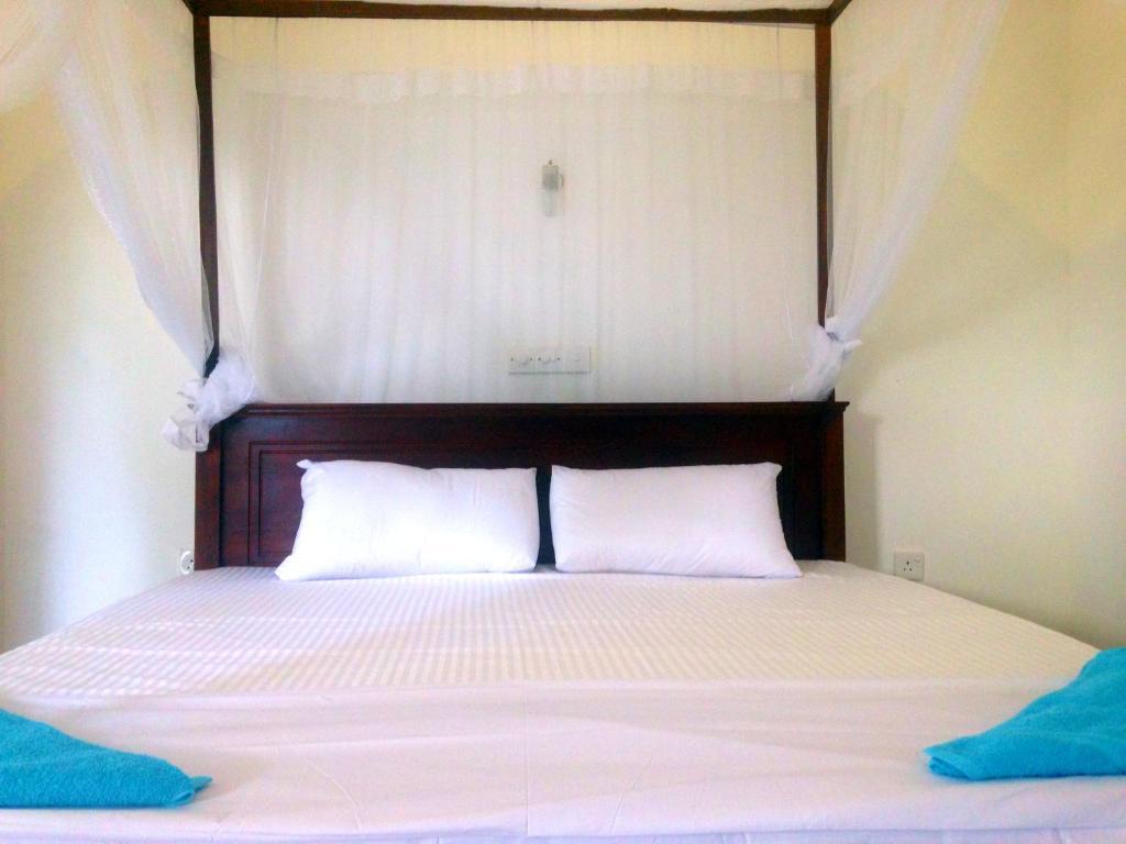 Хиккадува: Eden Blue Hotel