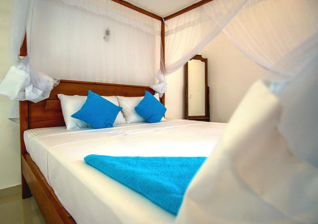 Хиккадува: Eden Blue Hotel