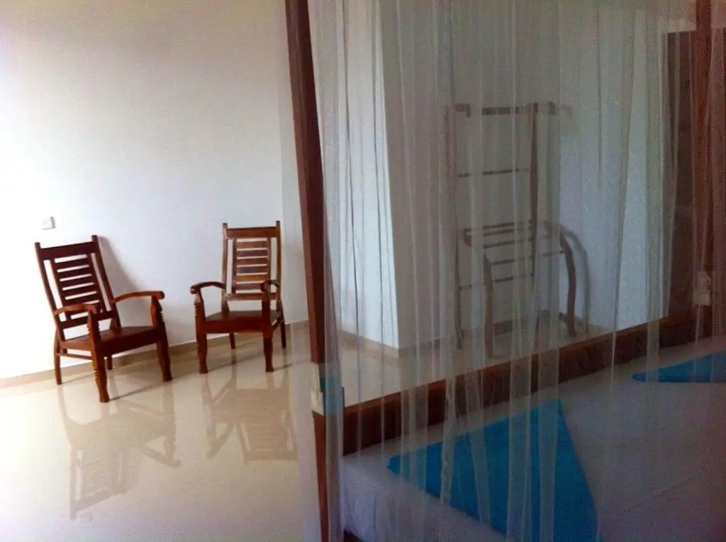 Хиккадува: Eden Blue Hotel