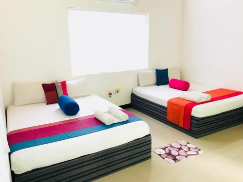 Полоннарува: Hiru Tourist Rest