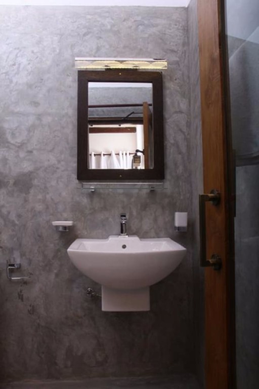 Девинувара: Love Birds Beach Hotel