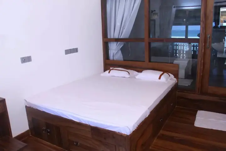 Девинувара: Love Birds Beach Hotel