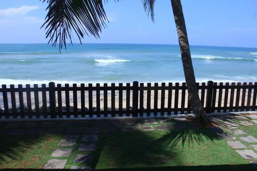 Девинувара: Love Birds Beach Hotel