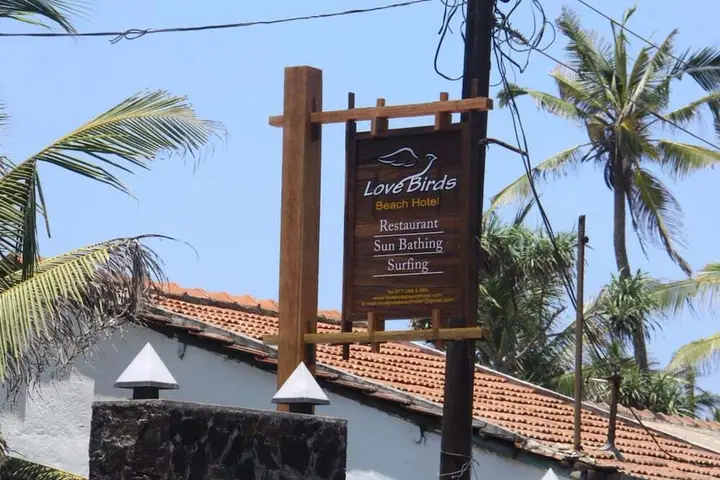 Девинувара: Love Birds Beach Hotel