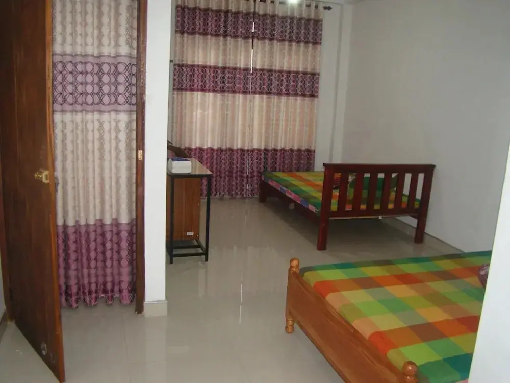 Элла: Ella Sashen Hotel