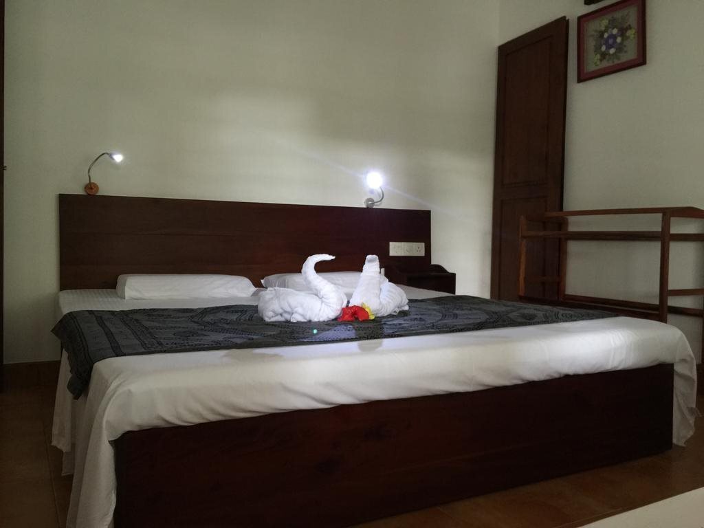 Хиккадува: Waves Guest House & Turtle Restaurant