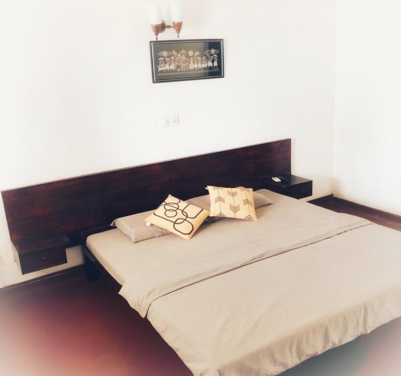 Хиккадува: Waves Guest House & Turtle Restaurant