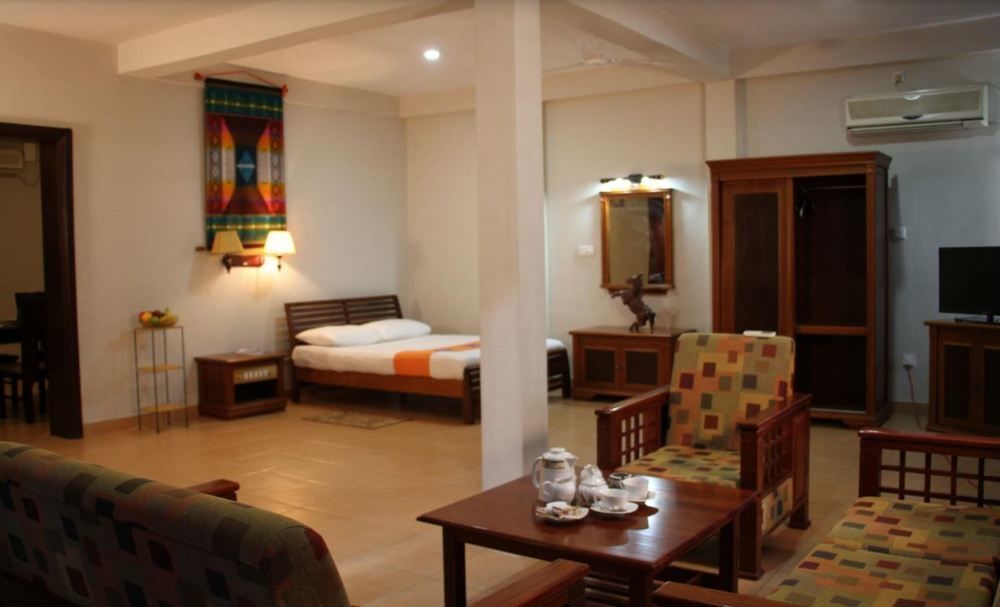Ампара: Monty Hotel