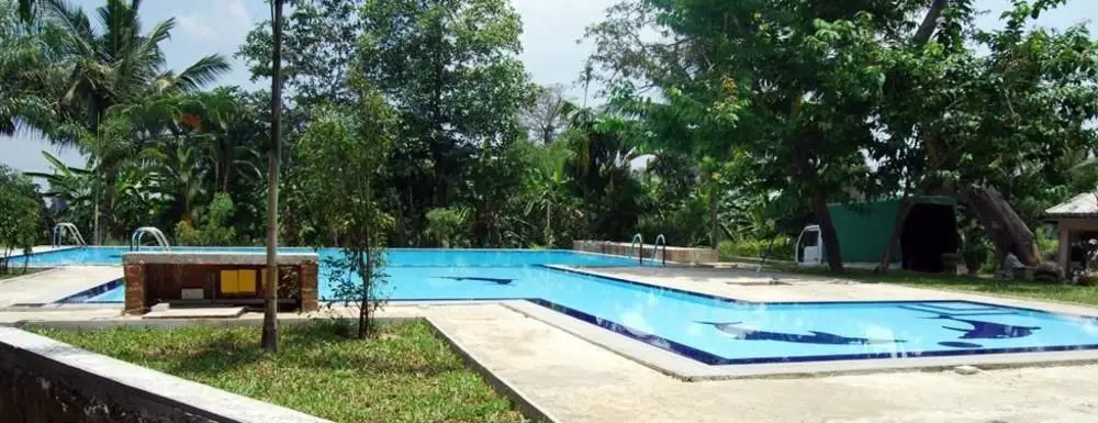 Ампара: Monty Hotel