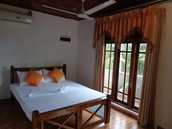Полоннарува: AYAME Guest House