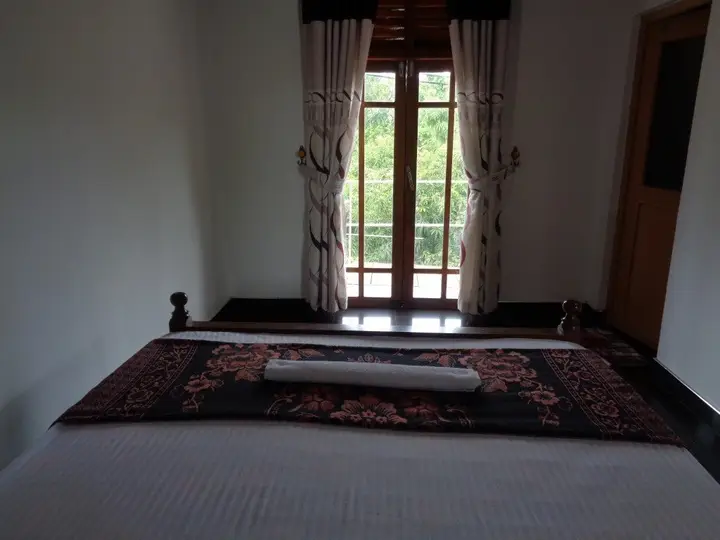 Полоннарува: AYAME Guest House