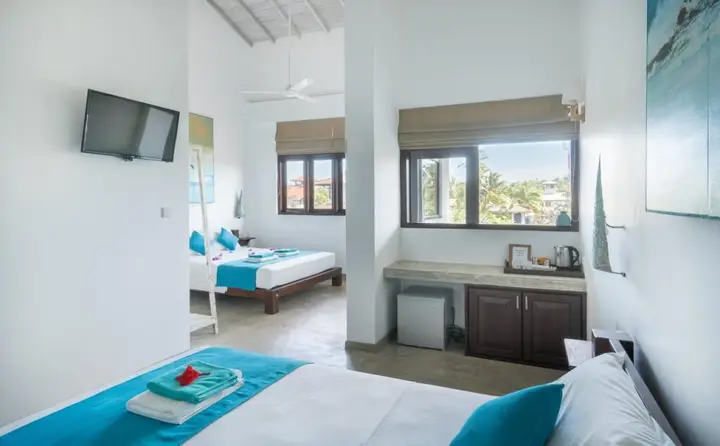 Хиккадува: At Ease Beach Hotel