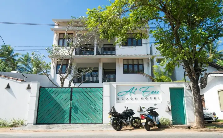 Хиккадува: At Ease Beach Hotel