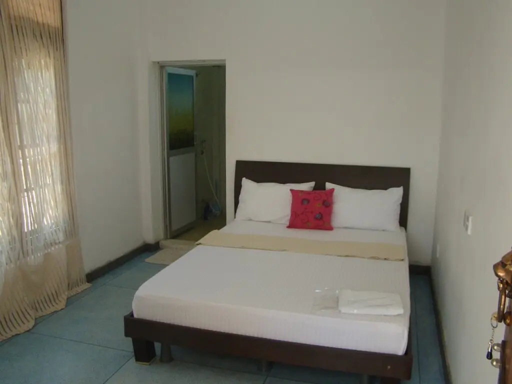 Полоннарува: Priyanna Guest, Polonnaruwa