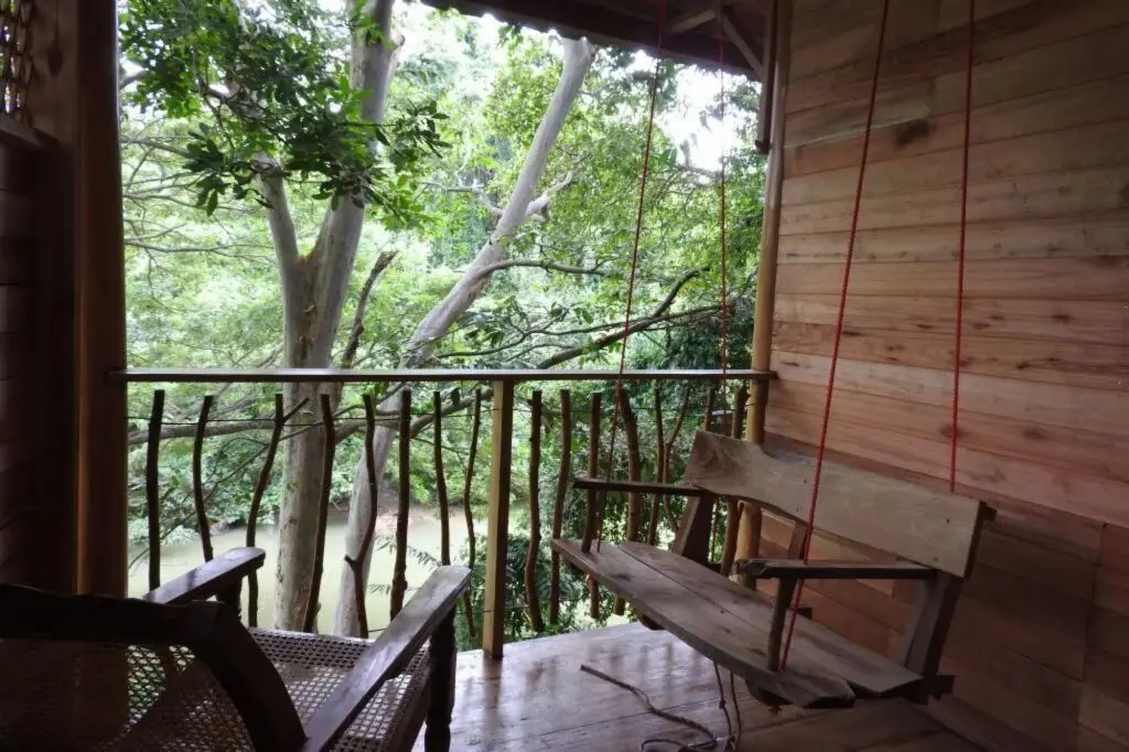 Киринда: Riverside Cabana Yala