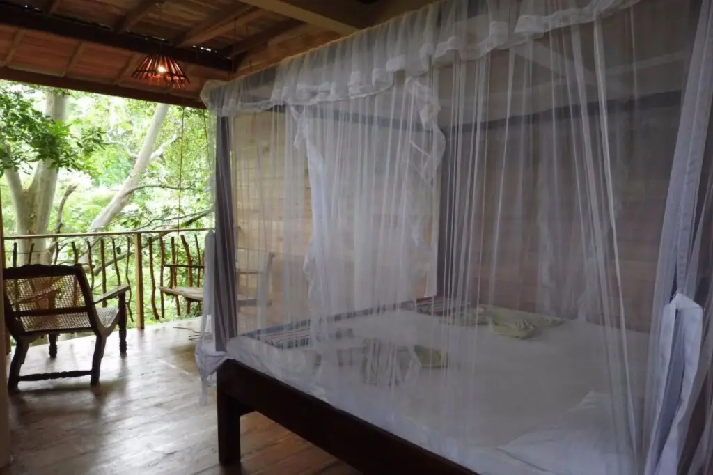 Киринда: Riverside Cabana Yala