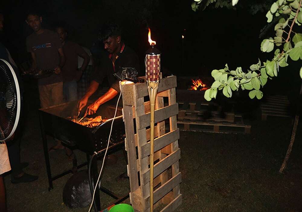 Катарагама: Dev's Campground