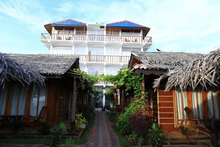 Тринкомали: Resort Maya Beach