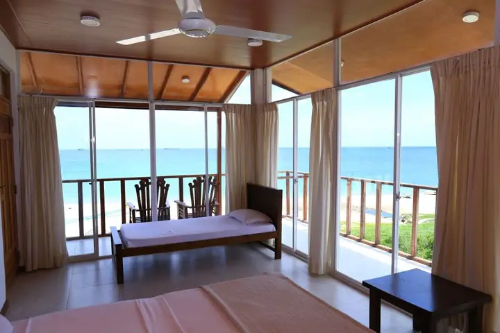 Тринкомали: Resort Maya Beach